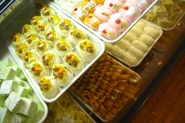 sweets_mithai_in_shops_for_diwali_and_other_festivals_of_india